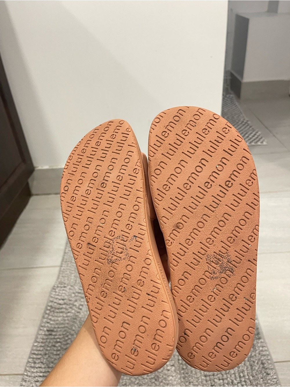 Lululemon Womens Restfeel Slides
Cacao women’s size 7 peach pink tone - Picture 9 of 11